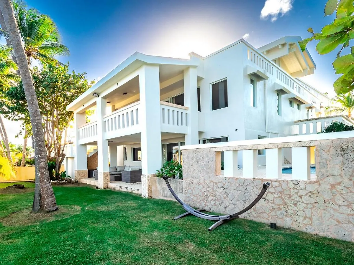 Newly Renovated 8 Bedroom Ocean Front Villa With Pool Rio Grande Porto Rico