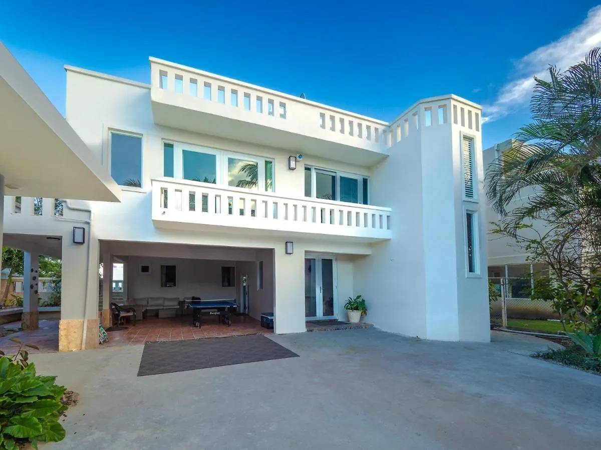 Newly Renovated 8 Bedroom Ocean Front Villa With Pool Rio Grande 0*,  Porto Rico